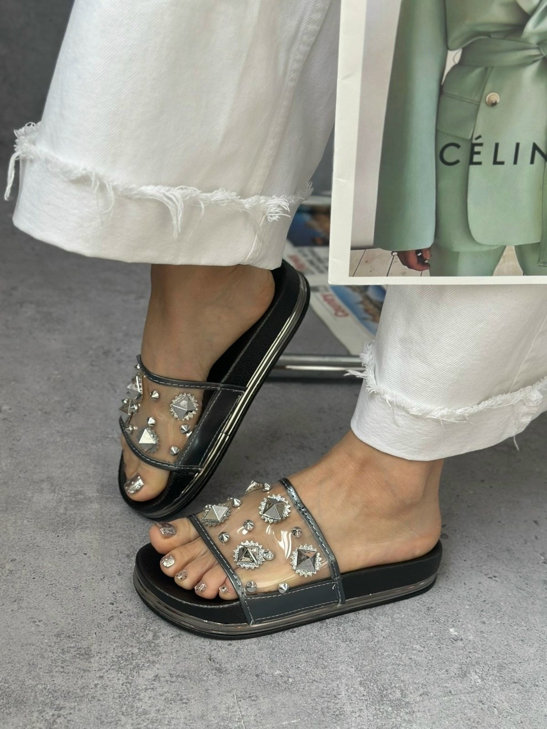 ,женские шлепанцы,модные шлепанцы,женские пляжные шлепанцы,шлепанцы со стразами