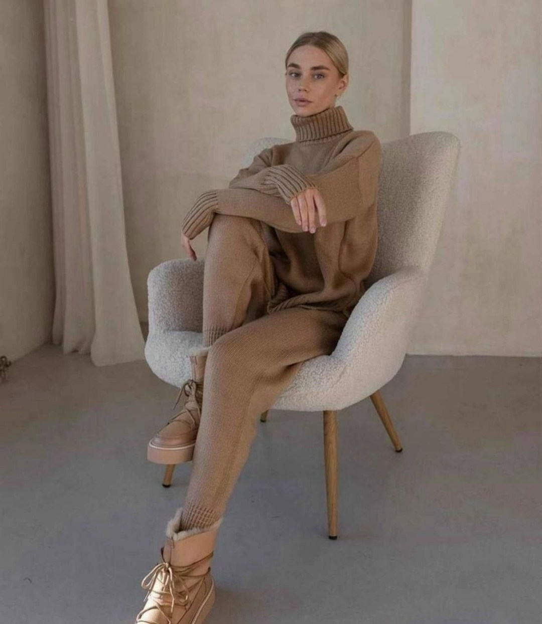 костюм вязаный трикотажный теплый с брюками royalclothes цвет черный,теплый женский вязаный костюм с горлом,костюм вязаный трикотажный теплый с брюками,трикотажный шерстяной костюм,костюм вязаный трик