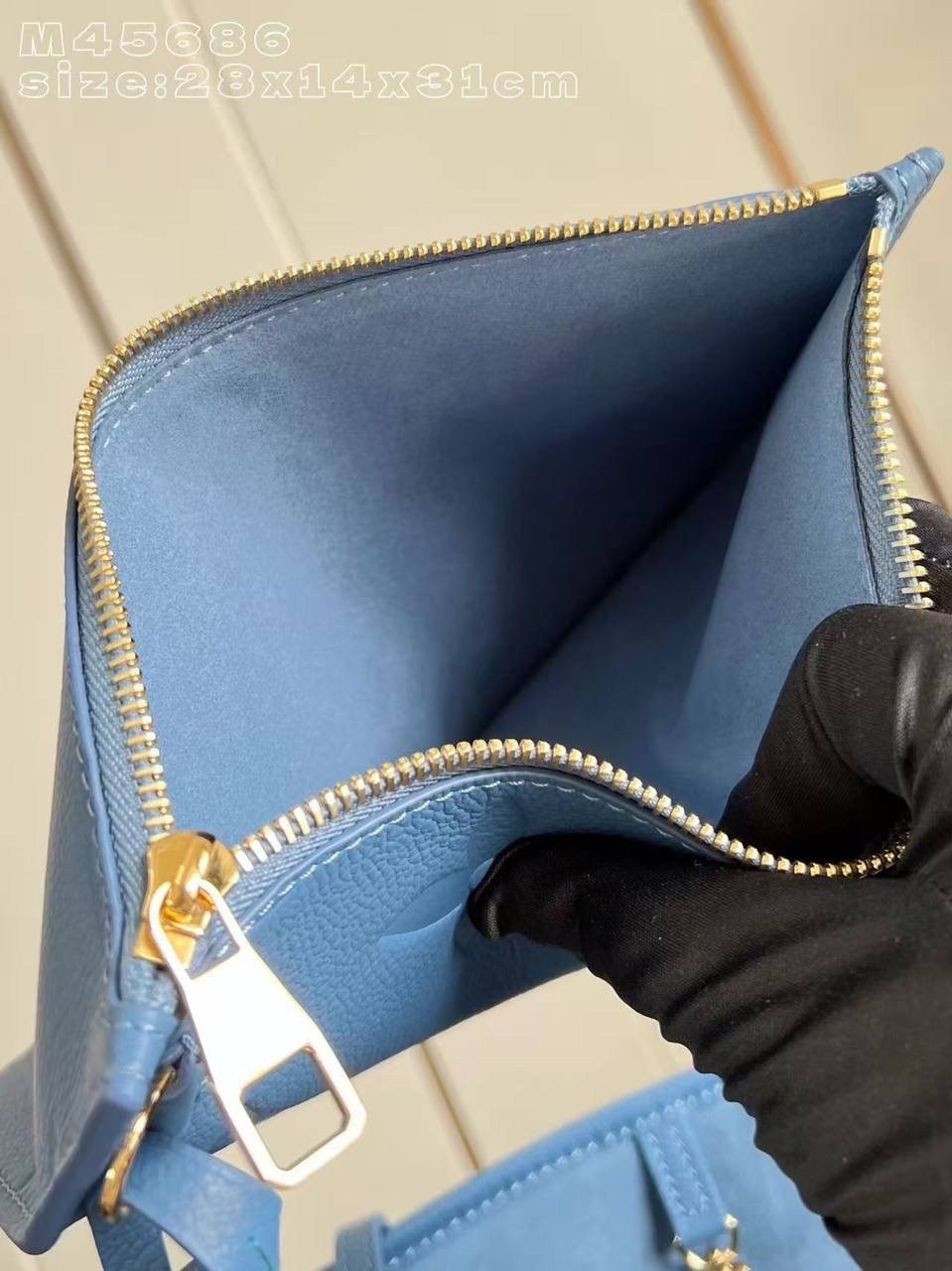 сумка луи виттон голубая,louis vuitton сумка,женская синяя сумка louis vuitton onthego mm,сумка луи виттон синяя,сумка женская louis vuitton