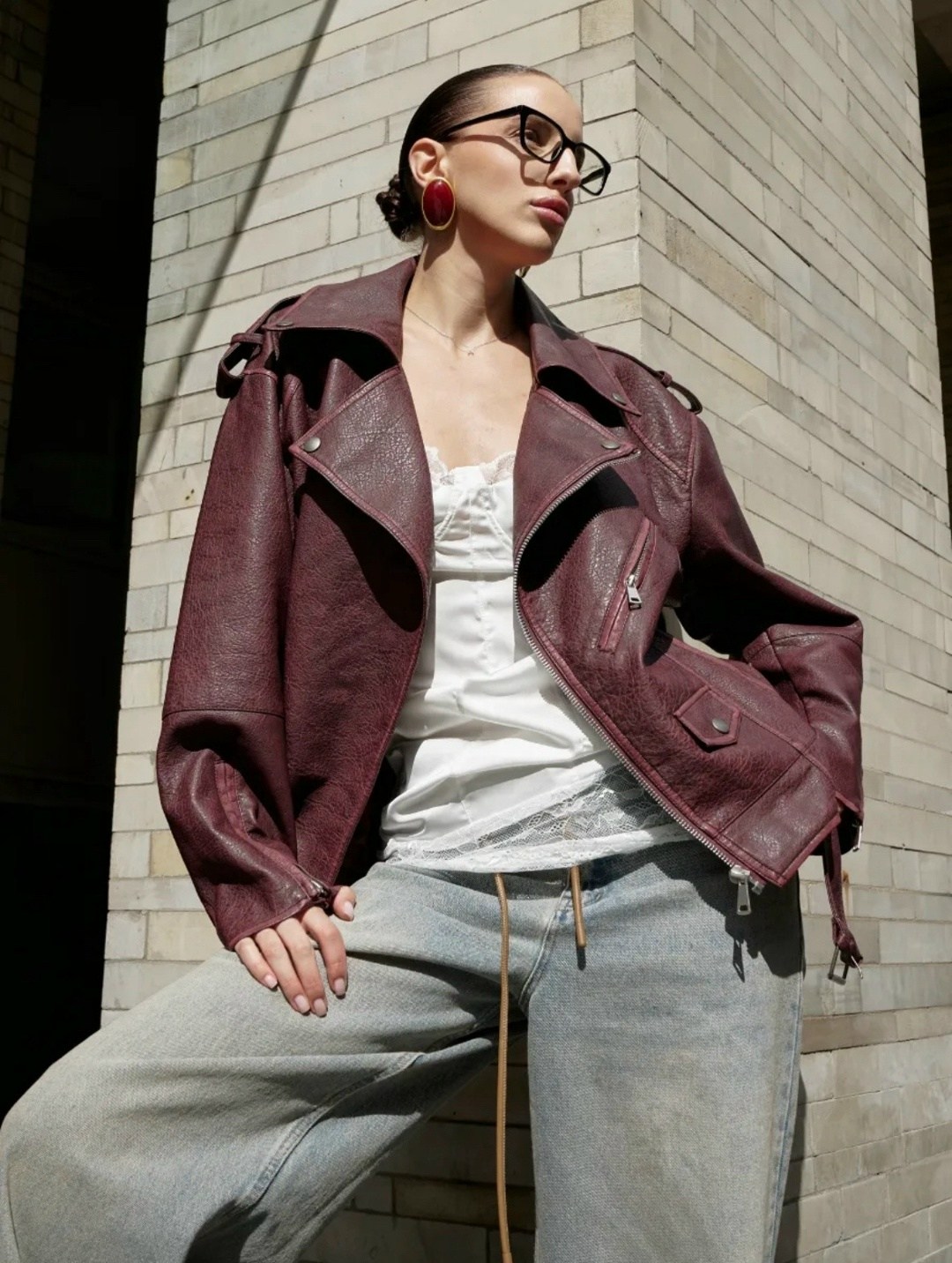 куртка косуха кожаная весенняя оверсайз nataly rik,куртка косуха из эко кожи бордового цвета,косуха бордовая оверсайз chauzi,куртка косуха кожаная осенняя оверсайз nataly rik,куртка косуха женская из