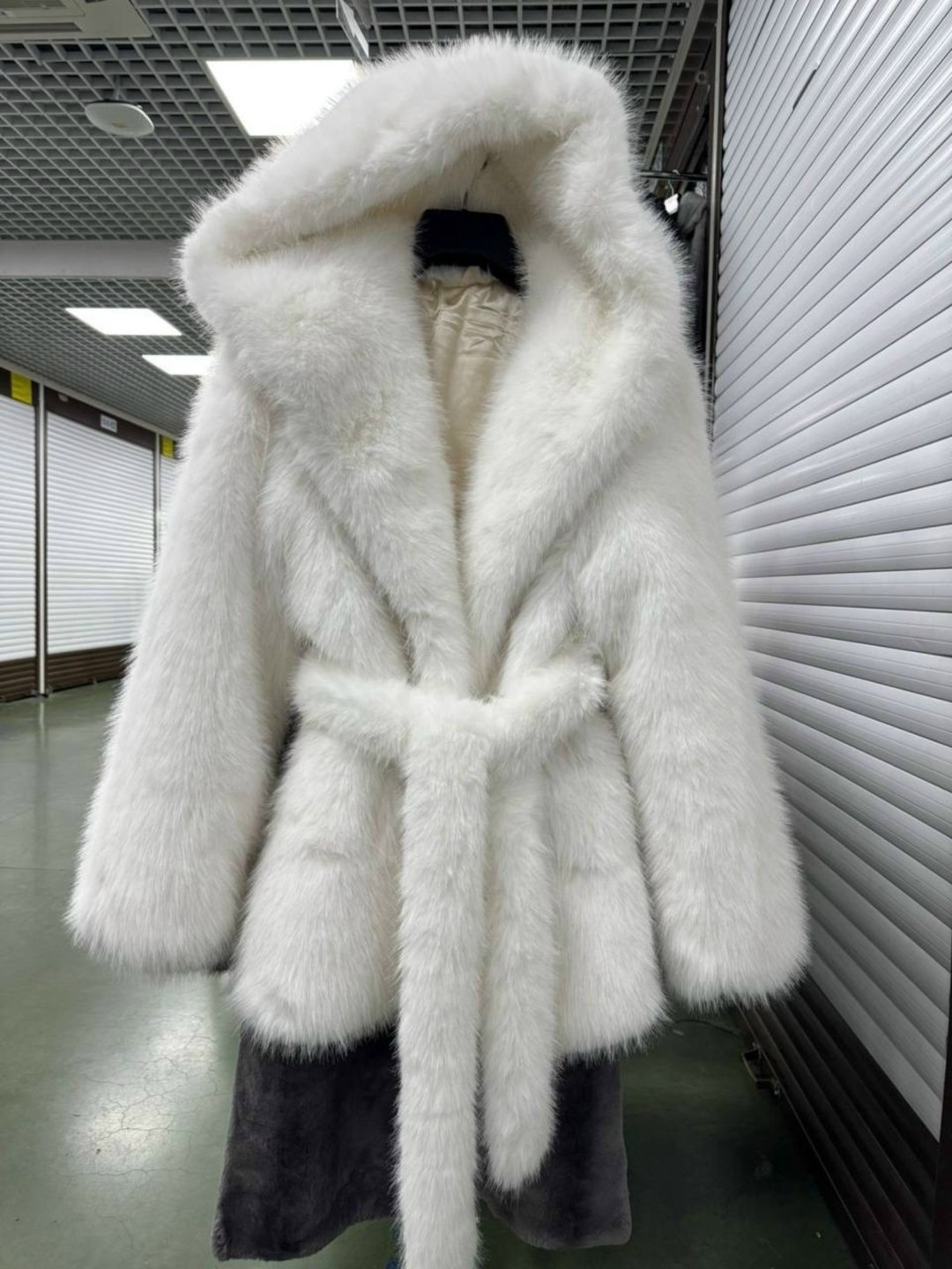 шуба натуральная,женская шуба из натурального меха с капюшоном,женская шуба,эко шуба,шубка