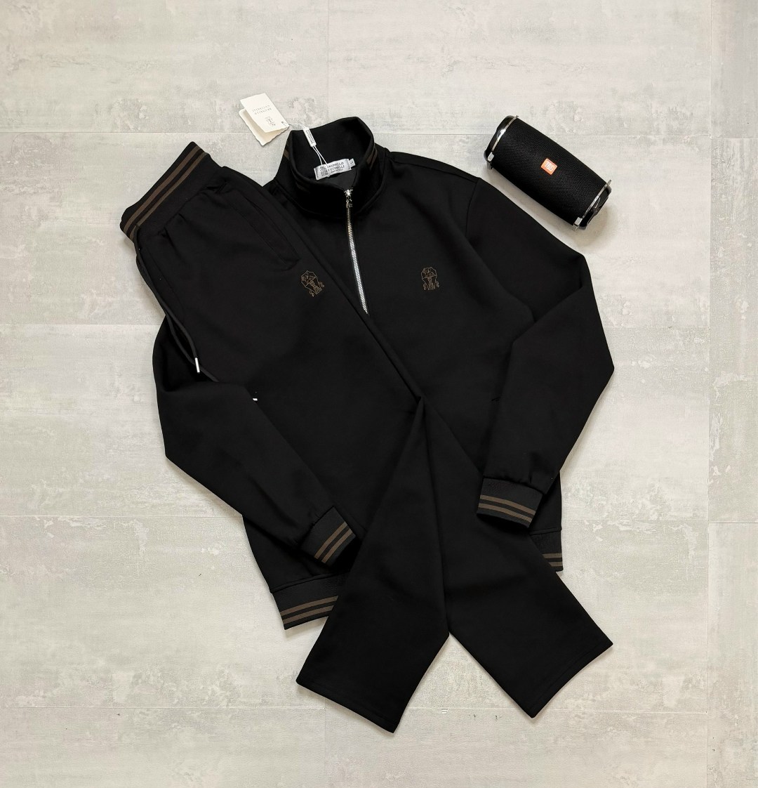 спортивные костюм,спортивный костюм stefano ricci бежевый,спортивный костюм brunello cucinelli,спортивный костюм бомбер на молнии и штаны gucci,мужской спортивный костюм