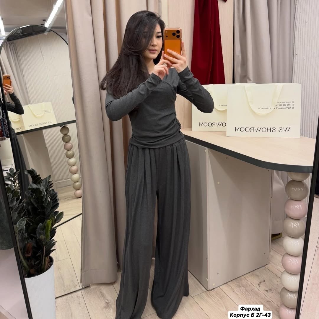 брючный костюм,лёгкий костюм из вискозы с лонгсливом и струящимися брюками,брючный трикотажный костюм,костюм трикотажный,женский костюм