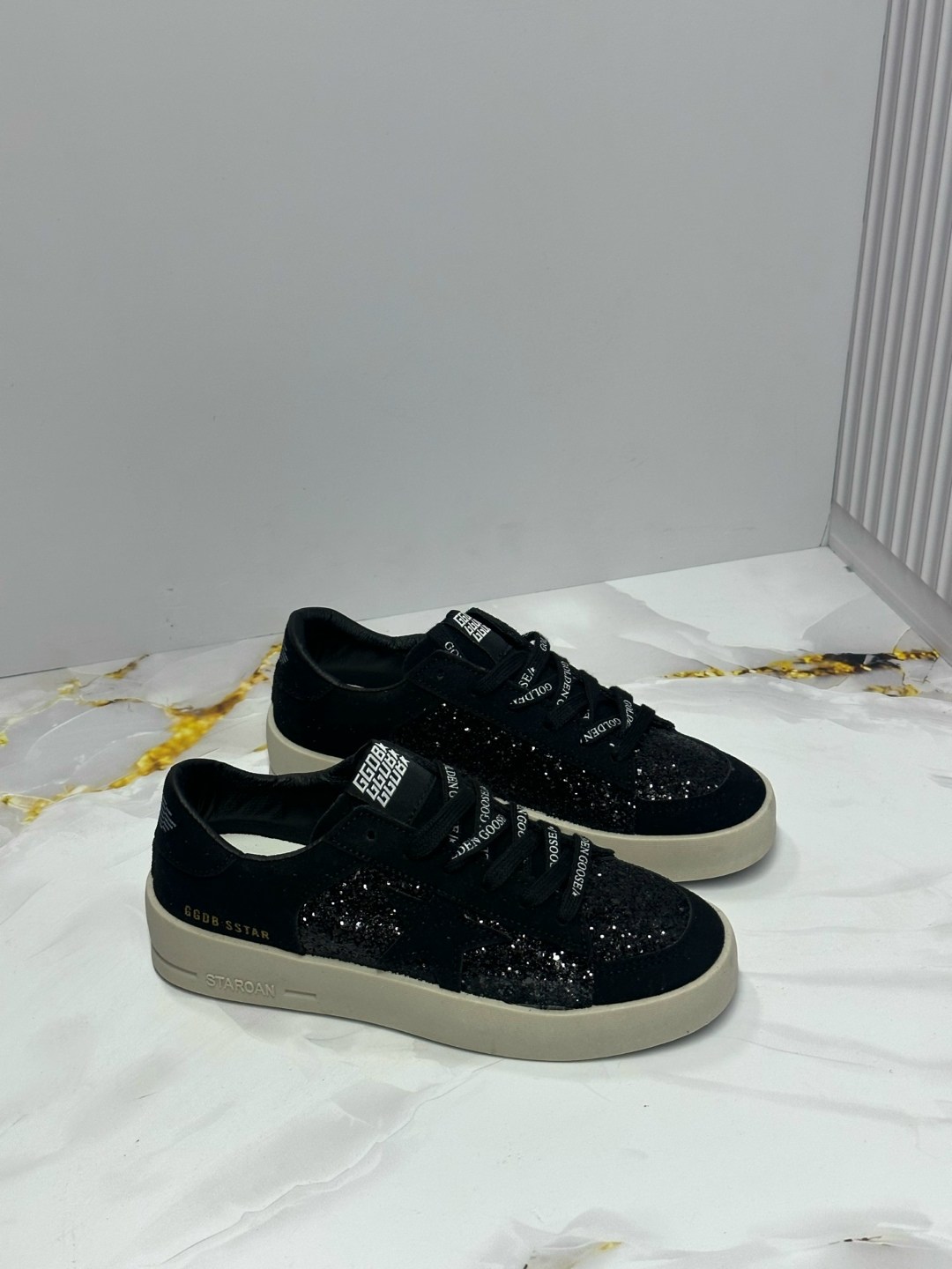 ,спортивная , женская,кеды golden goose,кроссовки golden goose с пайетками на платформе