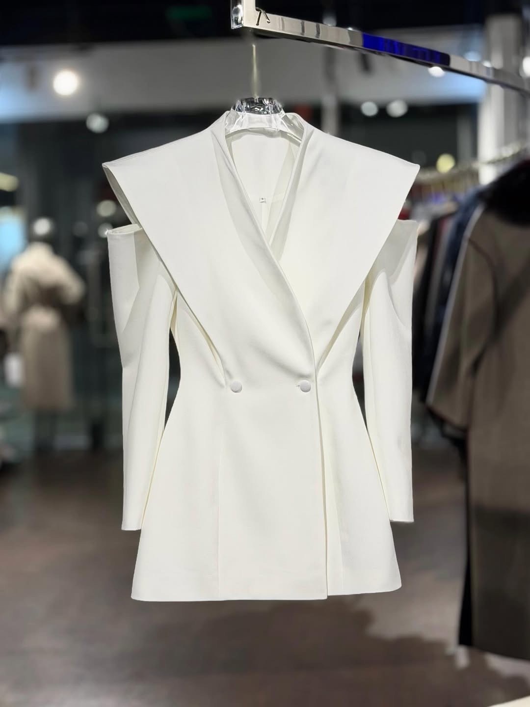 женский пиджак,пиджак,женский деловой костюм,женские костюмы,женский белый пиджак