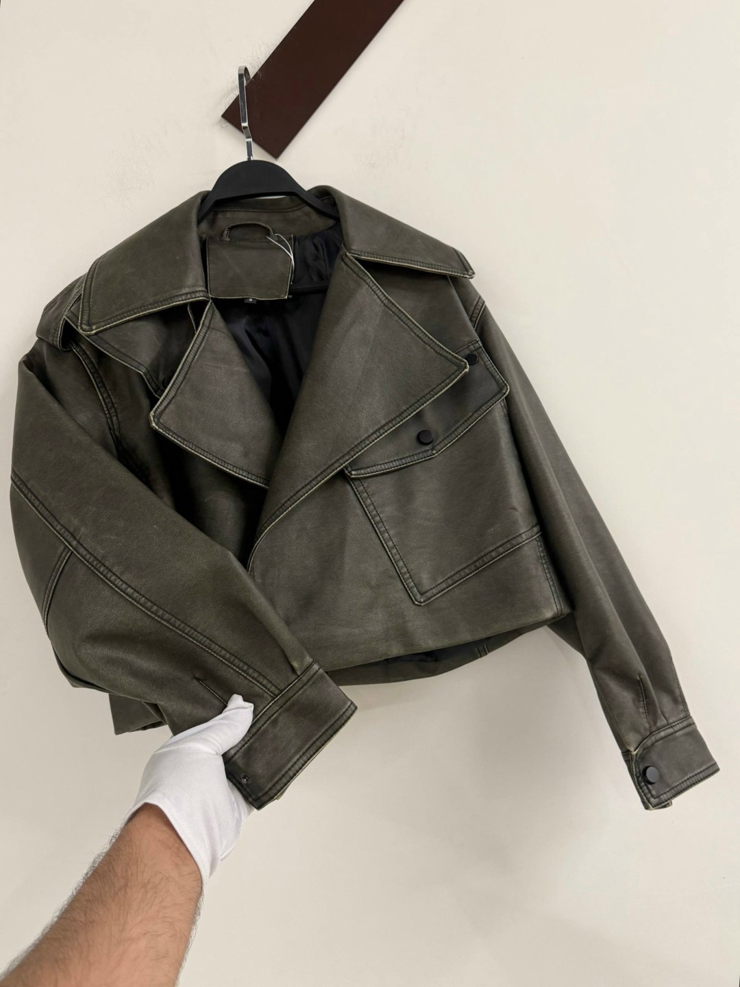 женская укороченная куртка из искусственной кожи,куртка женская из искусственной кожи,женская короткая куртка из искусственной кожи,короткая куртка из искусственной кожи,женская байкерская куртка из и