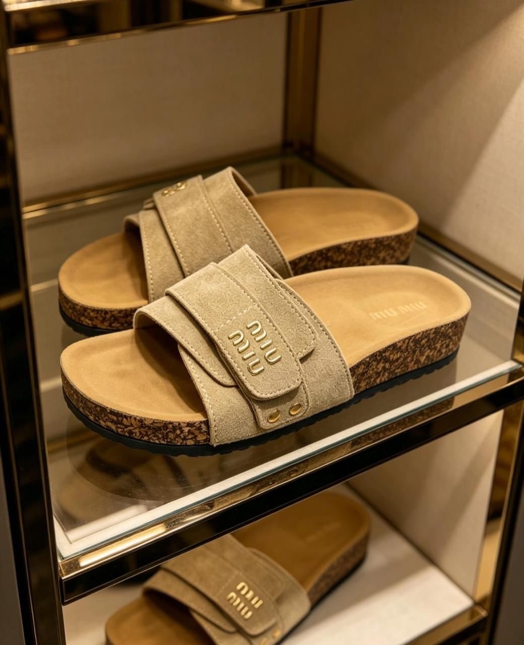 шлепанцы miu miu,кожаные шлепанцы miu miu,,сандалии miu miu,тапочки miu miu