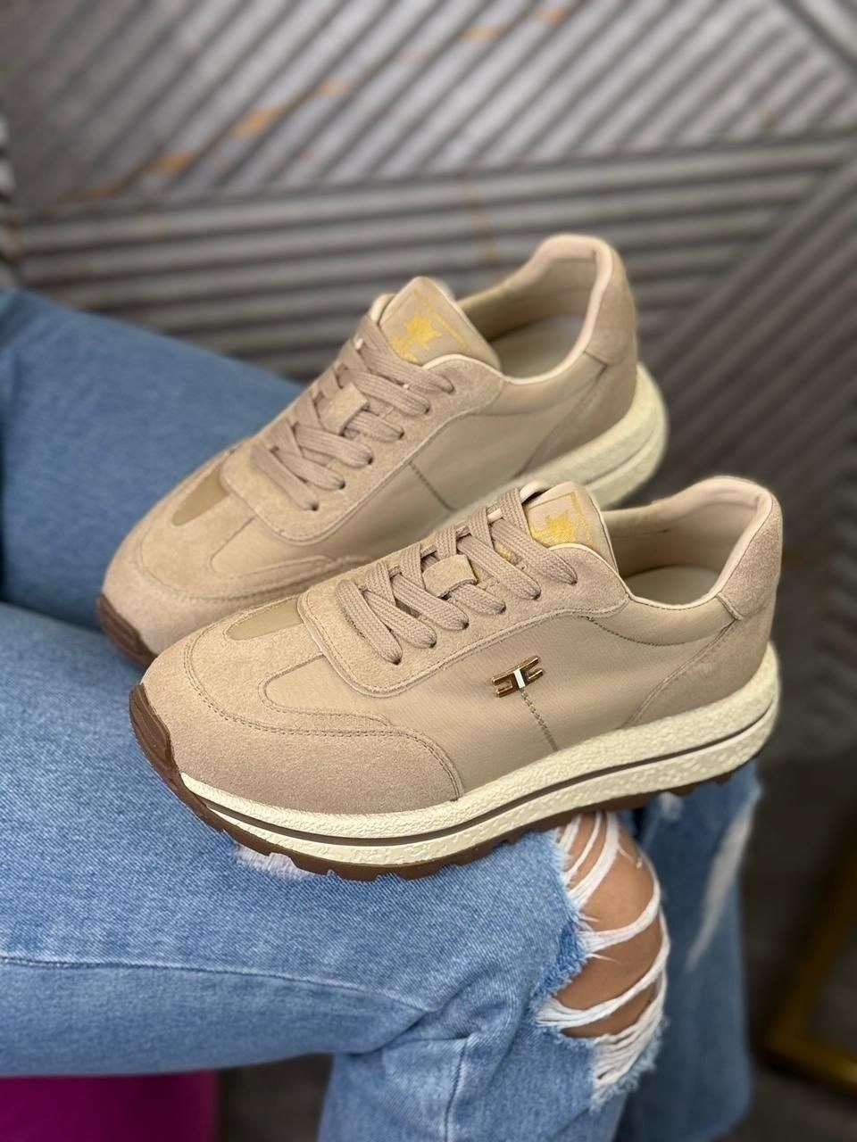 ,кроссовки женскиe,бежевые кроссовки,стильные кроссовки,кроссовка