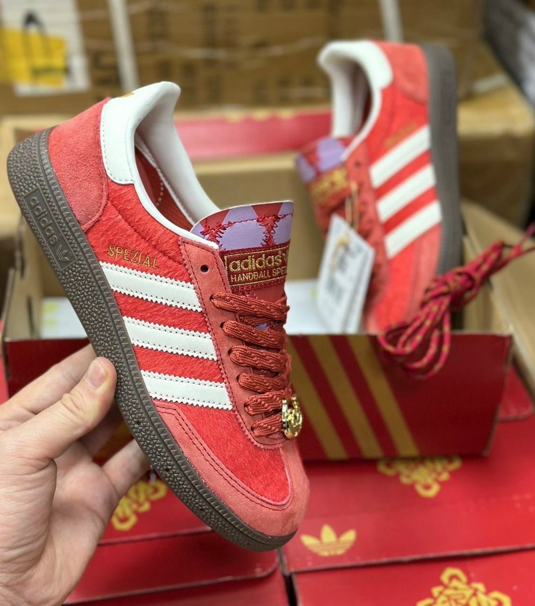 adidas кроссовки,кроссовки adidas spezial,adidas samba женские красные,adidas handball spezial,adidas originals handball spezial