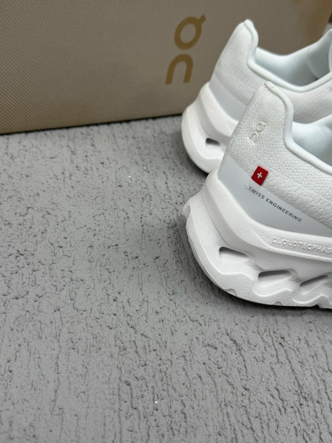 on cloud кроссовки,спортивная ,кроссовки on,кроссовки женскиe,оригинальные кроссовки