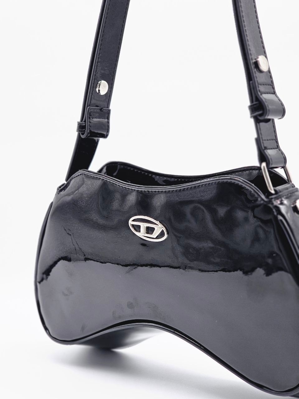 сумка через плечо diesel play черный,diesel глянцевая сумка на плечо play черный,сумка женская diesel черный,сумка,сумка через плечо diesel play x10221 черный
