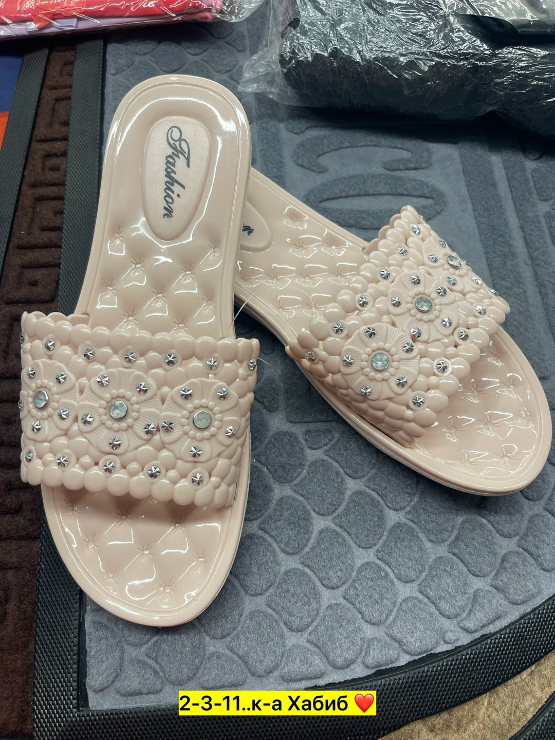 ,шлепки женские,шлепанцы женские,сланцы женские,модные шлепки