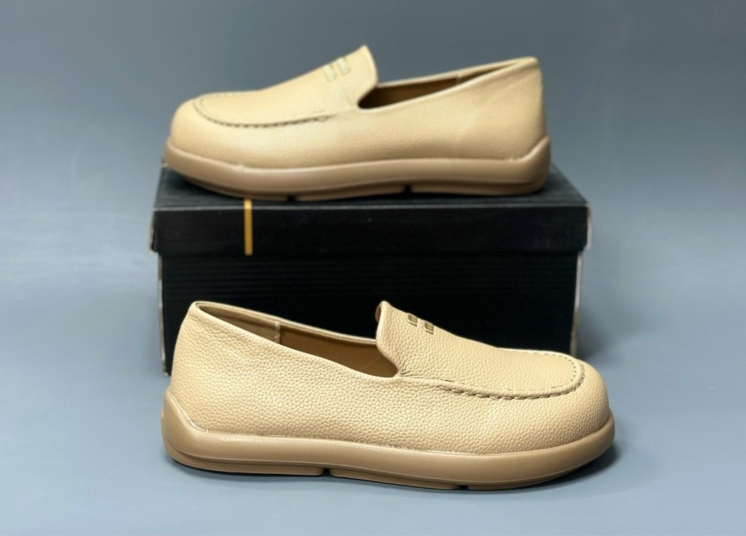 ,бежевые лоферы,лоферы мужские,лоферы модные,лоферы женские