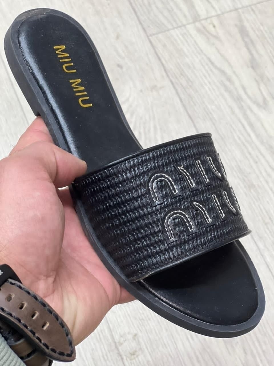 шлепанцы fendi,,босоножки fendi,тапочки fendi,fendi шлепки