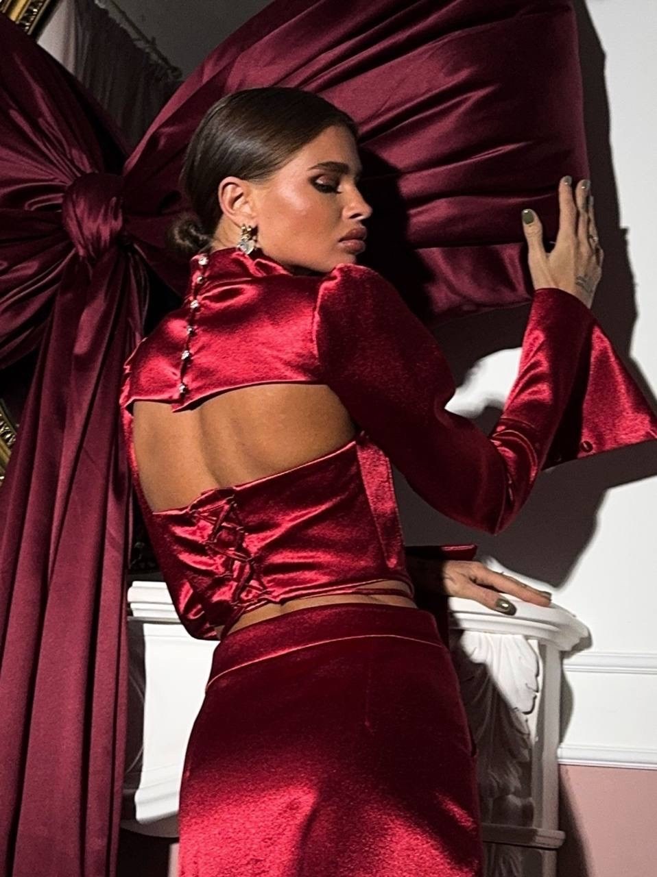 атласное платье,атласное короткое платье,шелковое платье,атласное красное платье,атласное платье с драпировкой