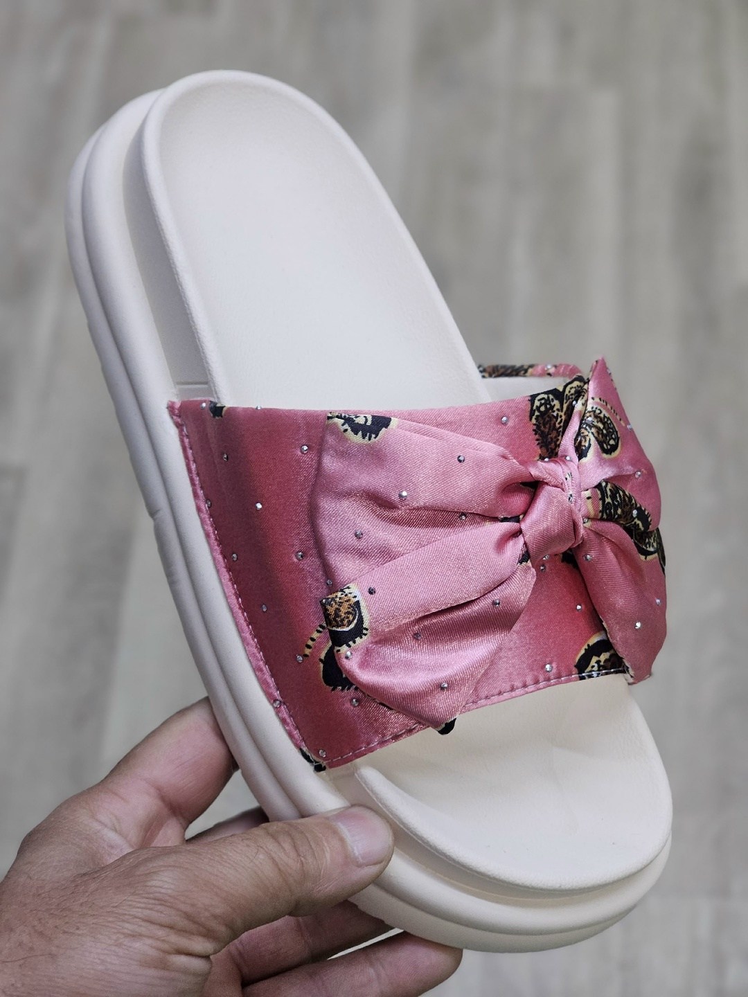 ,женские шлепки,женские шлепанцы,тапочки модные,летние тапочки