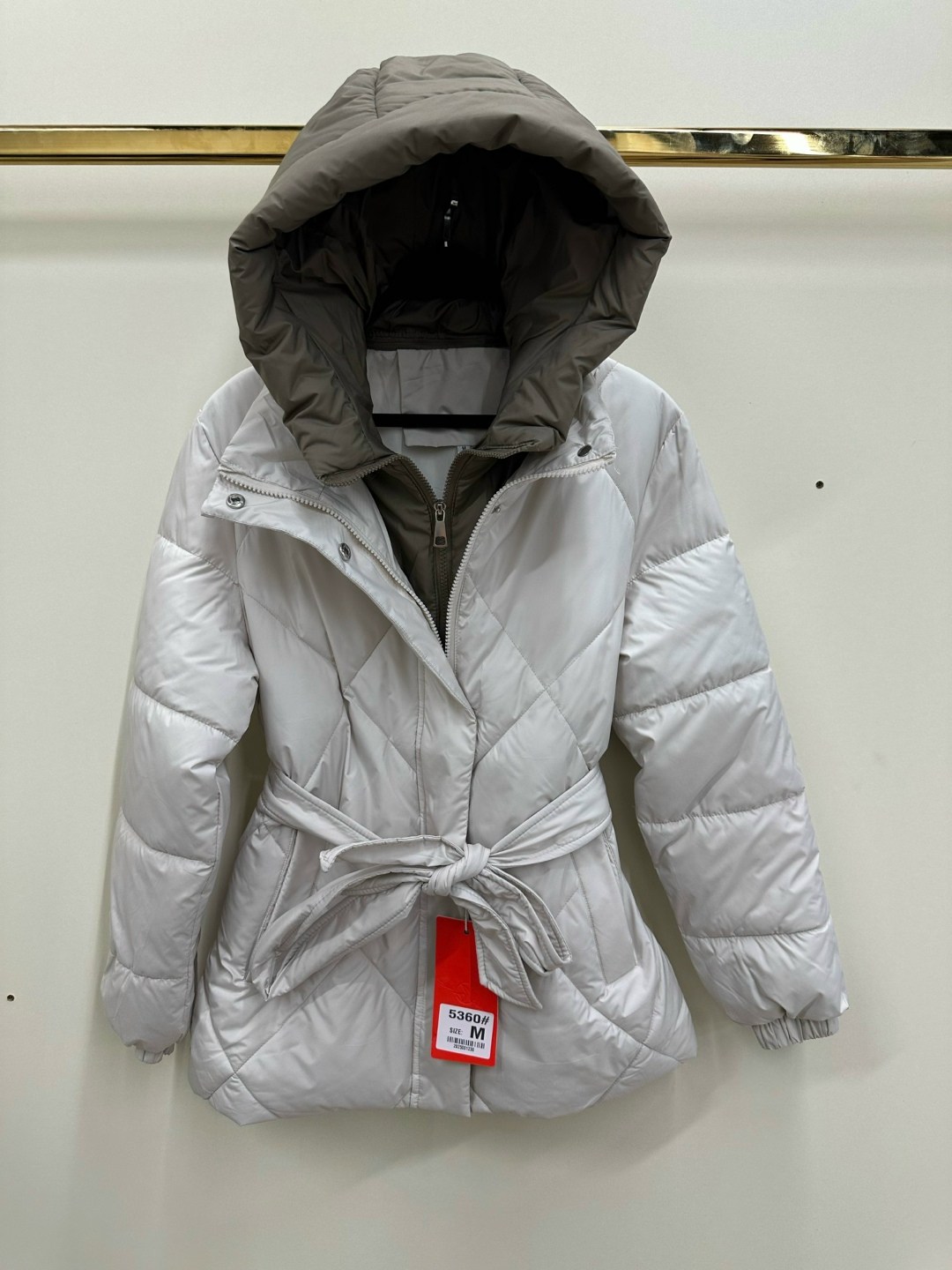 куртка женская,куртка женская демисезонная,стеганая куртка с поясом и капюшоном каппучино k91 sn,куртка,куртка женская зимняя