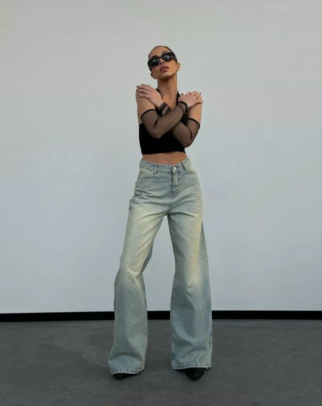 джинсы широкие трубы высокая посадка,голубые джинсы широкие,женские джинсы,стильные джинсы,джинсы трубы широкие потертые