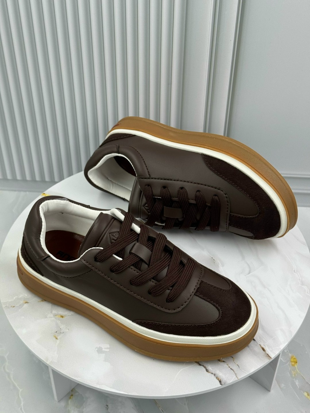 ,кеды loro piana,женские кроссовки из замши loro piana черные,кроссовки loro piana,кеды брендовые