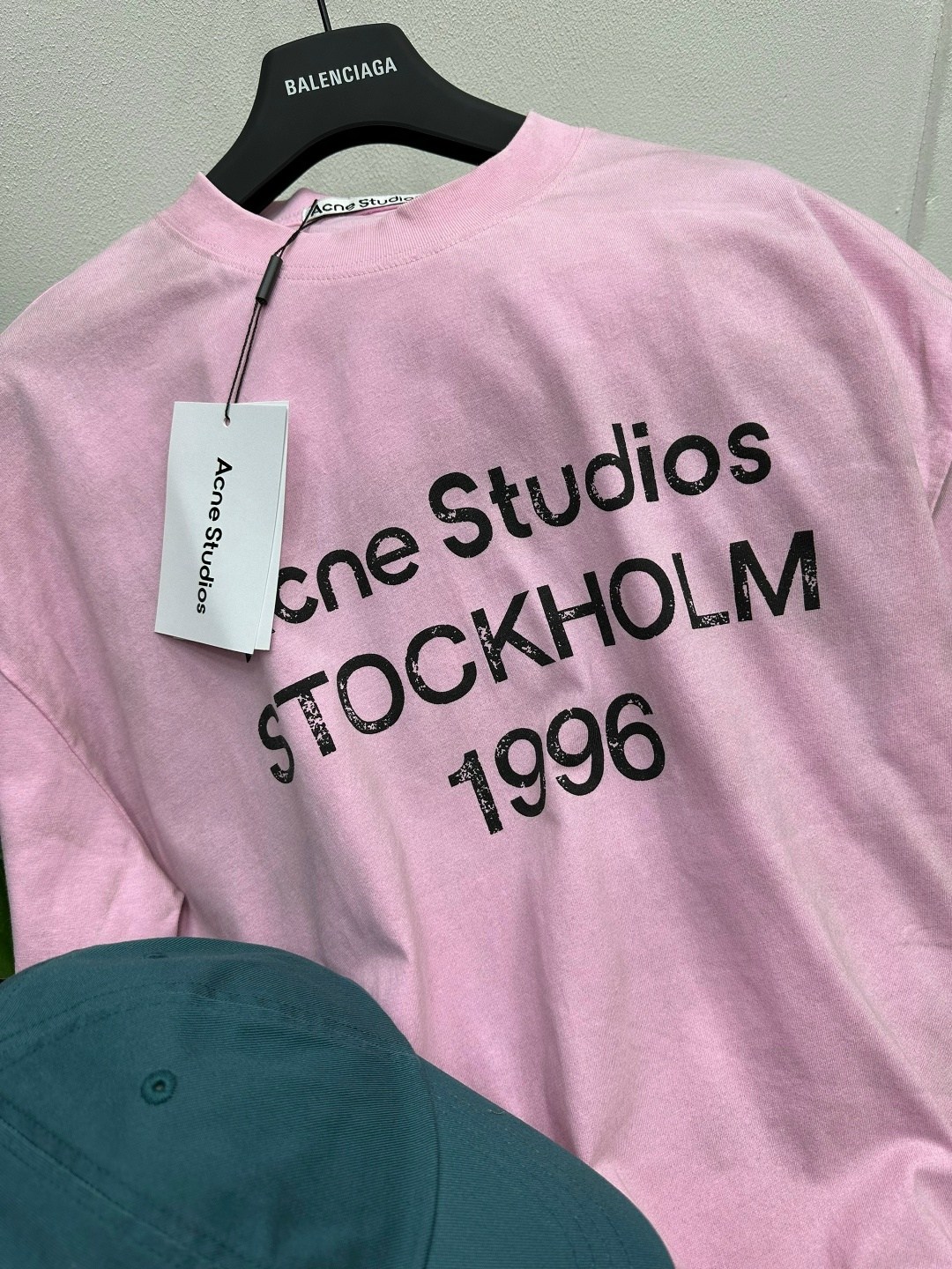 acne studios stockholm 1996,футболка acne studios,лонгслив acne studios stockholm 1996,acne studios stockholm,розовая футболка оверсайз