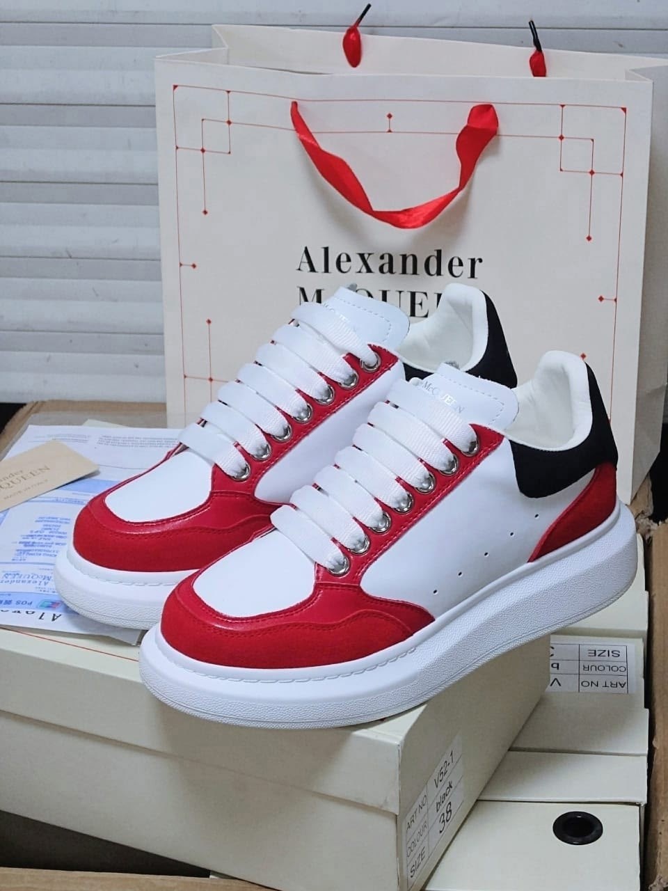 кроссовки alexander mcqueen,кеды alexander mcqueen,alexander mcqueen,кроссовки женские alexander mcqueen,alexander mcqueen женские кроссовки красный цвет