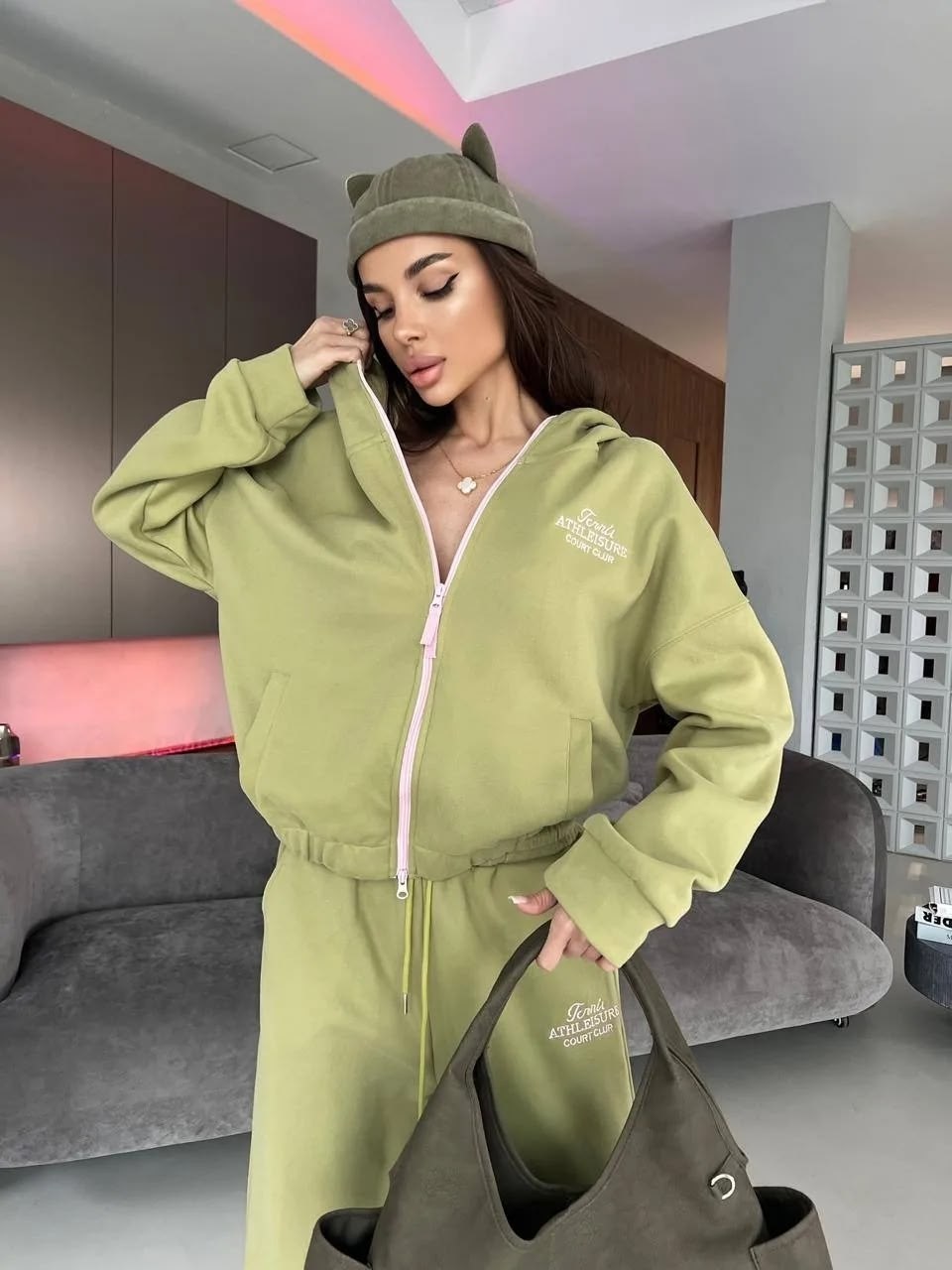 костюм спортивный,женский костюм,женский спортивный костюм,костюм белый,костюм