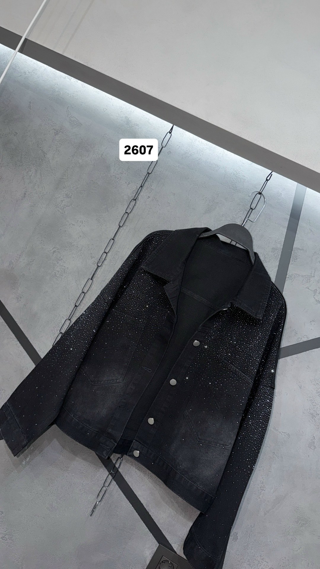 джинсовая куртка,женская джинсовая куртка с отложным воротником,куртка модная,джинсовая куртка со стразами,куртка женская джинсовая