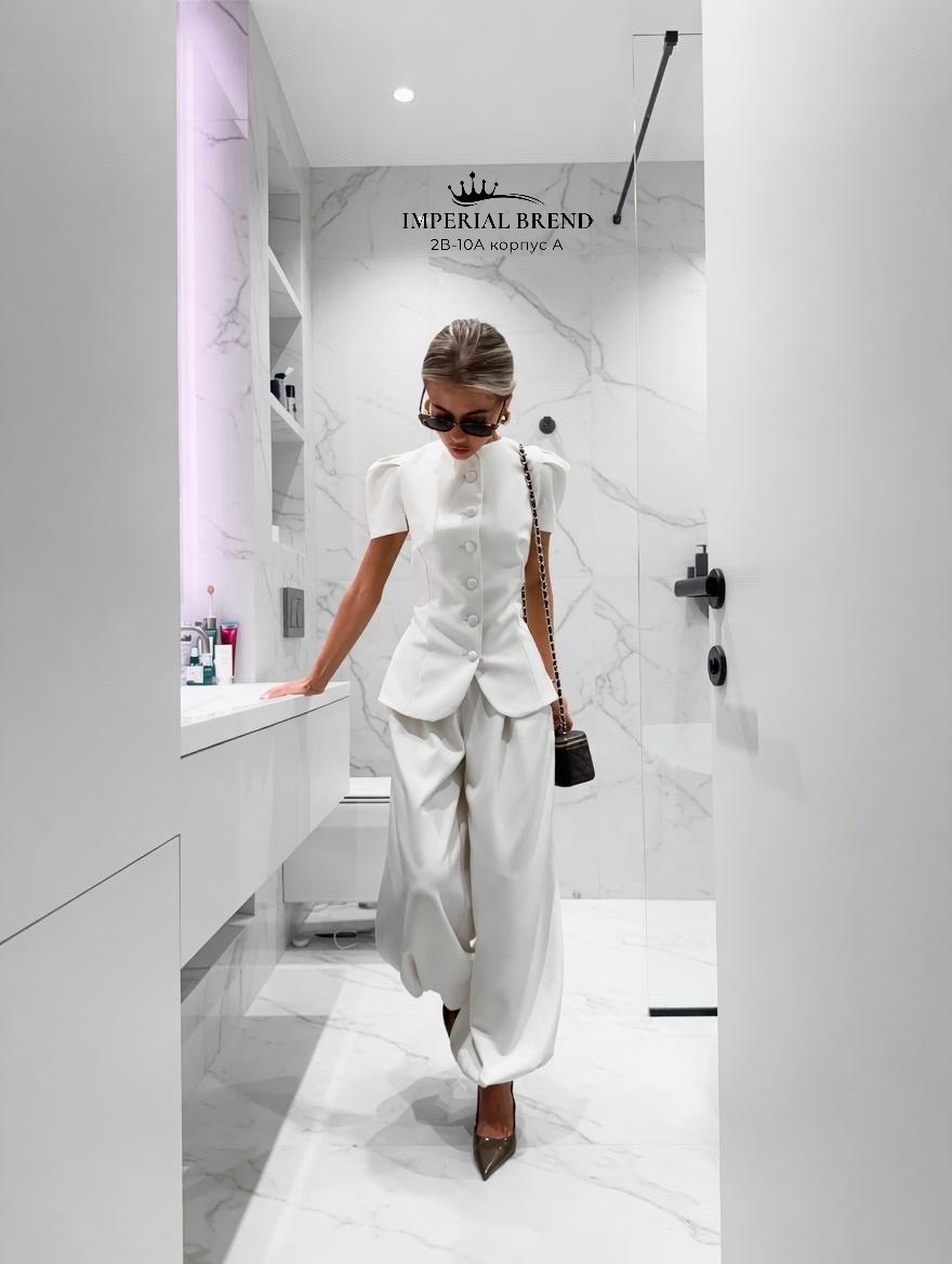 элегантные комбинезоны,белый брючный костюм,женские комбинезоны,костюм женский брючный,женский костюм с брюками палаццо
