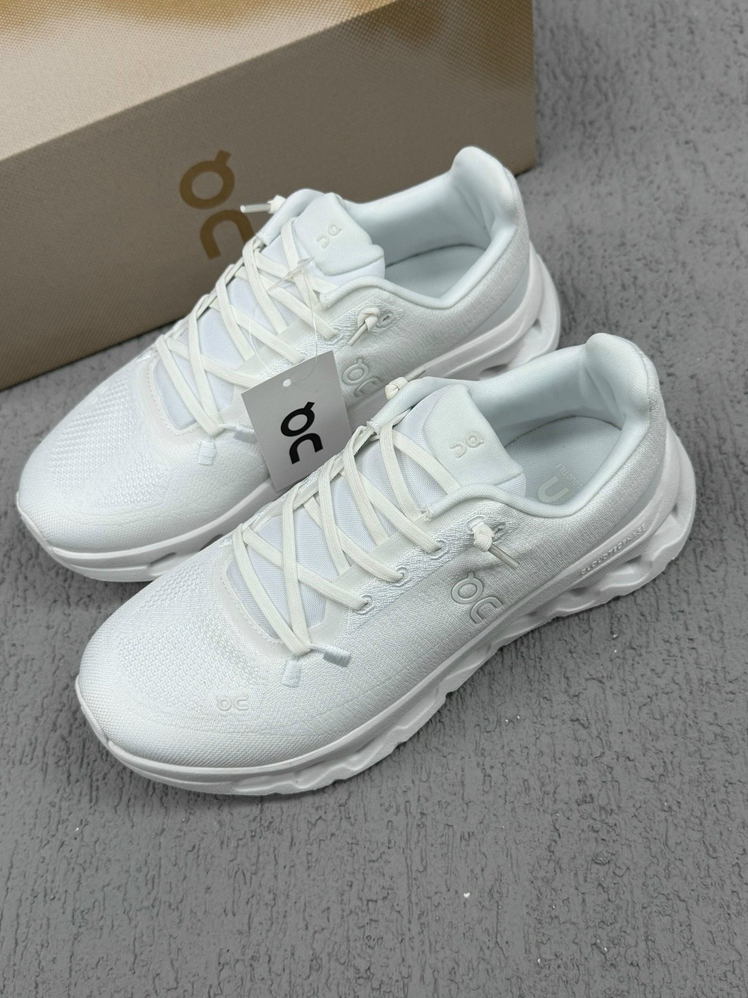 on cloud кроссовки,спортивная ,кроссовки on,кроссовки женскиe,оригинальные кроссовки