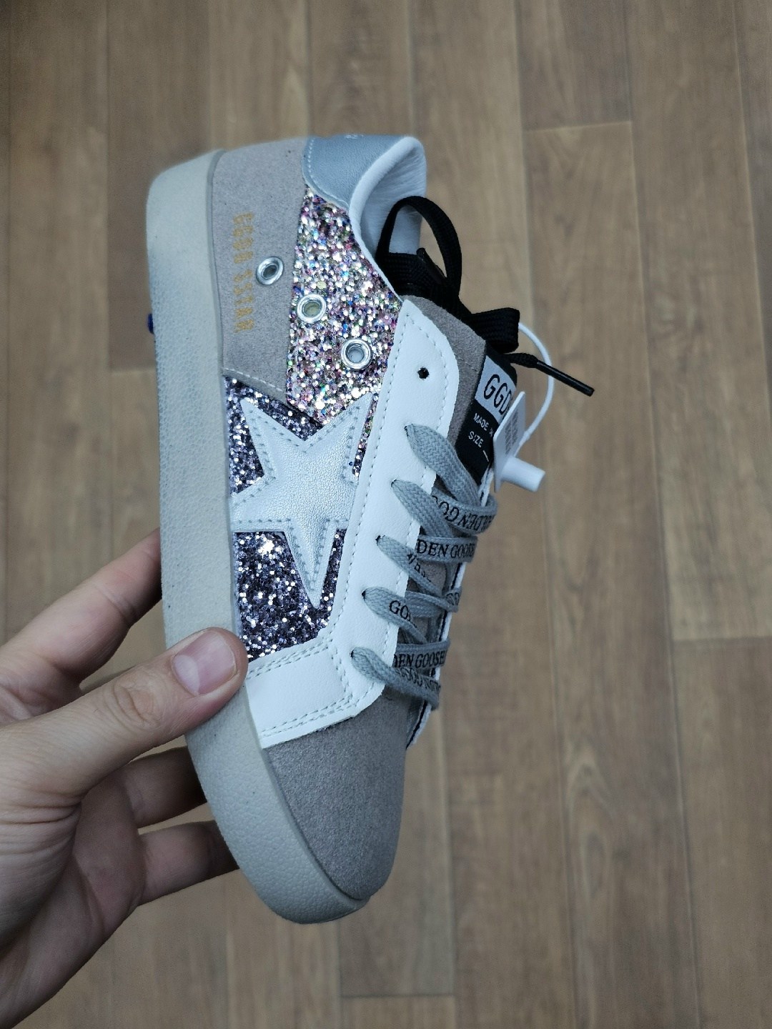 golden goose кеды super-star с блестками серебристый,,голден гус кеды блестящие,голден гус кеды,блестящие кроссовки