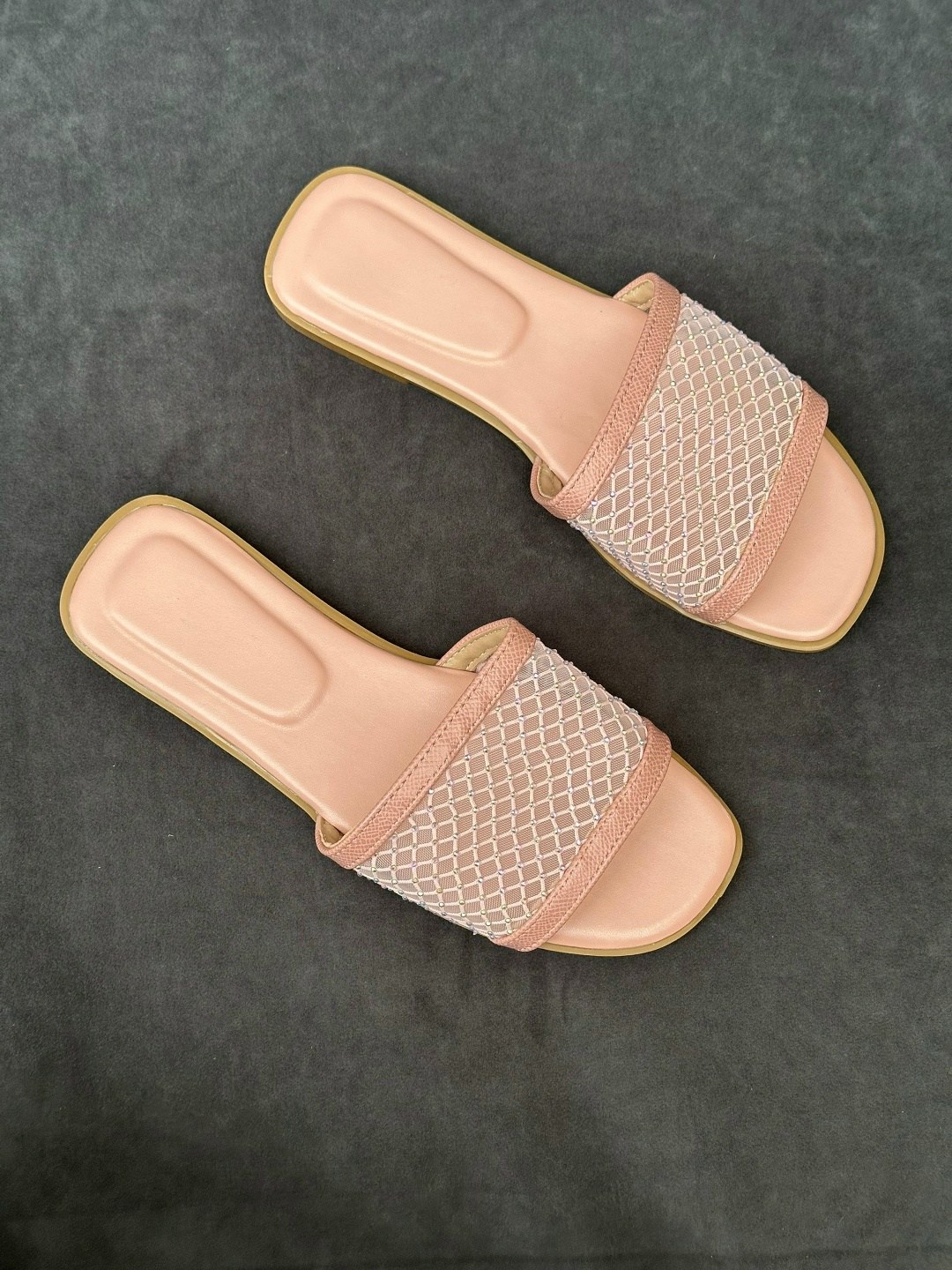 женские шлепанцы,,серебристые шлепанцы next,модные тапочки,модные шлепанцы