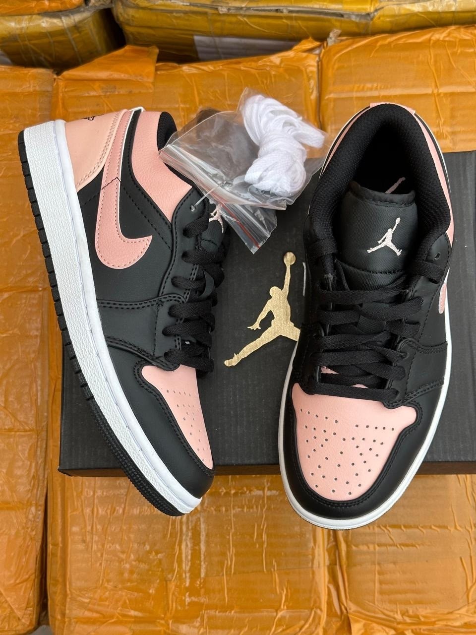 air jordan 1 low crimson tint,air jordan 1 mid crimson tint,nike air jordan 1 low crimson tint,nike air jordan 1 low,air jordan 1 low gs crimson tint