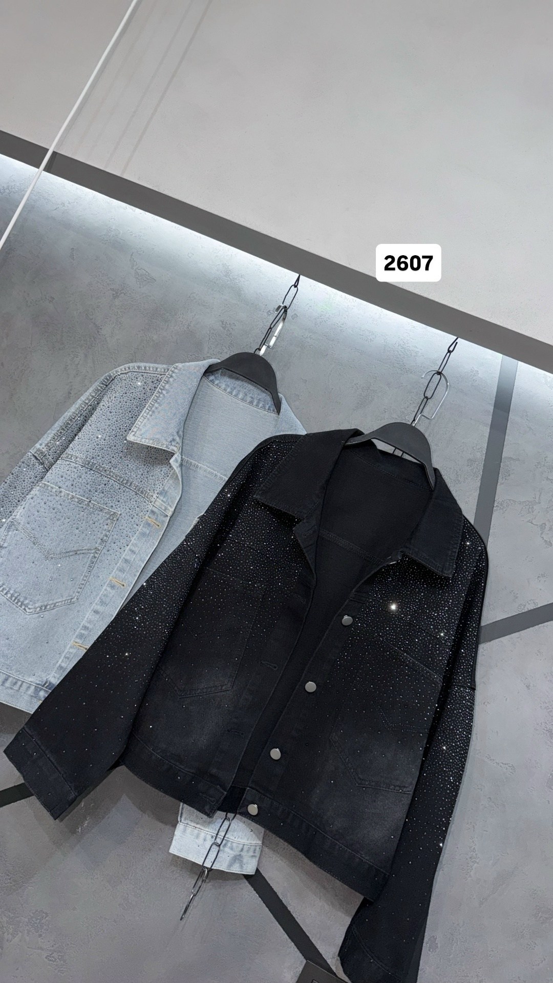 джинсовая куртка,женская джинсовая куртка с отложным воротником,куртка модная,джинсовая куртка со стразами,куртка женская джинсовая