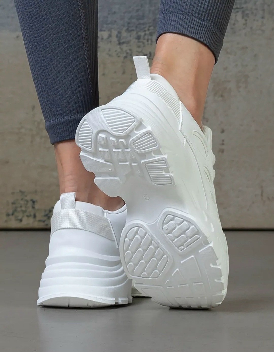 женские белые кроссовки,кроссовки женские,белые кроссовки,женские массивные кроссовки,кроссовки женские на массивной подошве