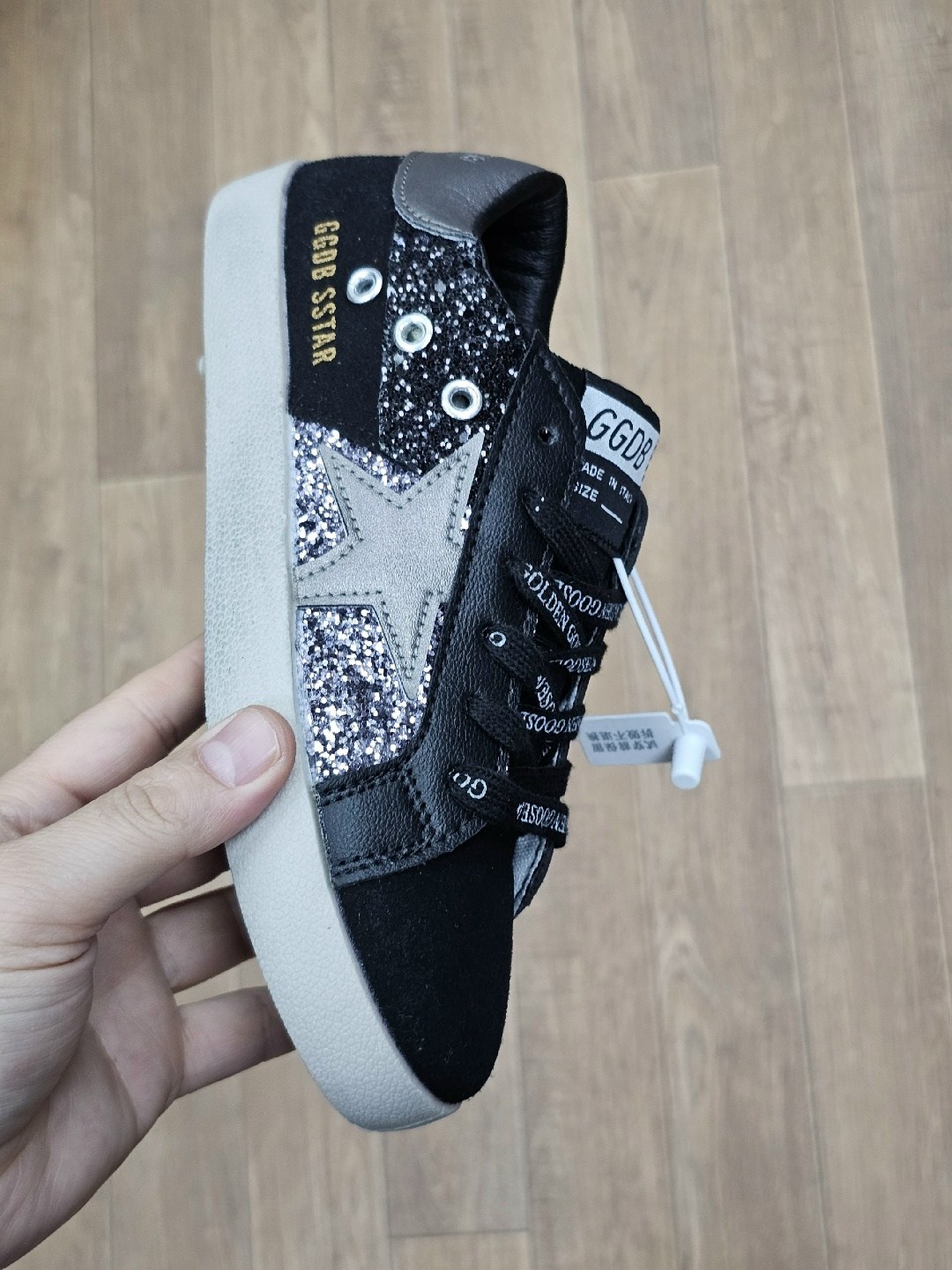 golden goose кеды super-star с блестками серебристый,голден гус кеды блестящие,golden goose кеды блестящие,golden goose ssense exclusive silver glitter superstar sneakers,