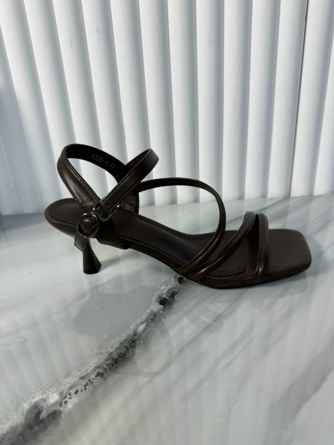 женские босоножки,босоножки с ремешками,босоножки на невысоком каблуке,босоножки на каблуках,босоножки на высоком