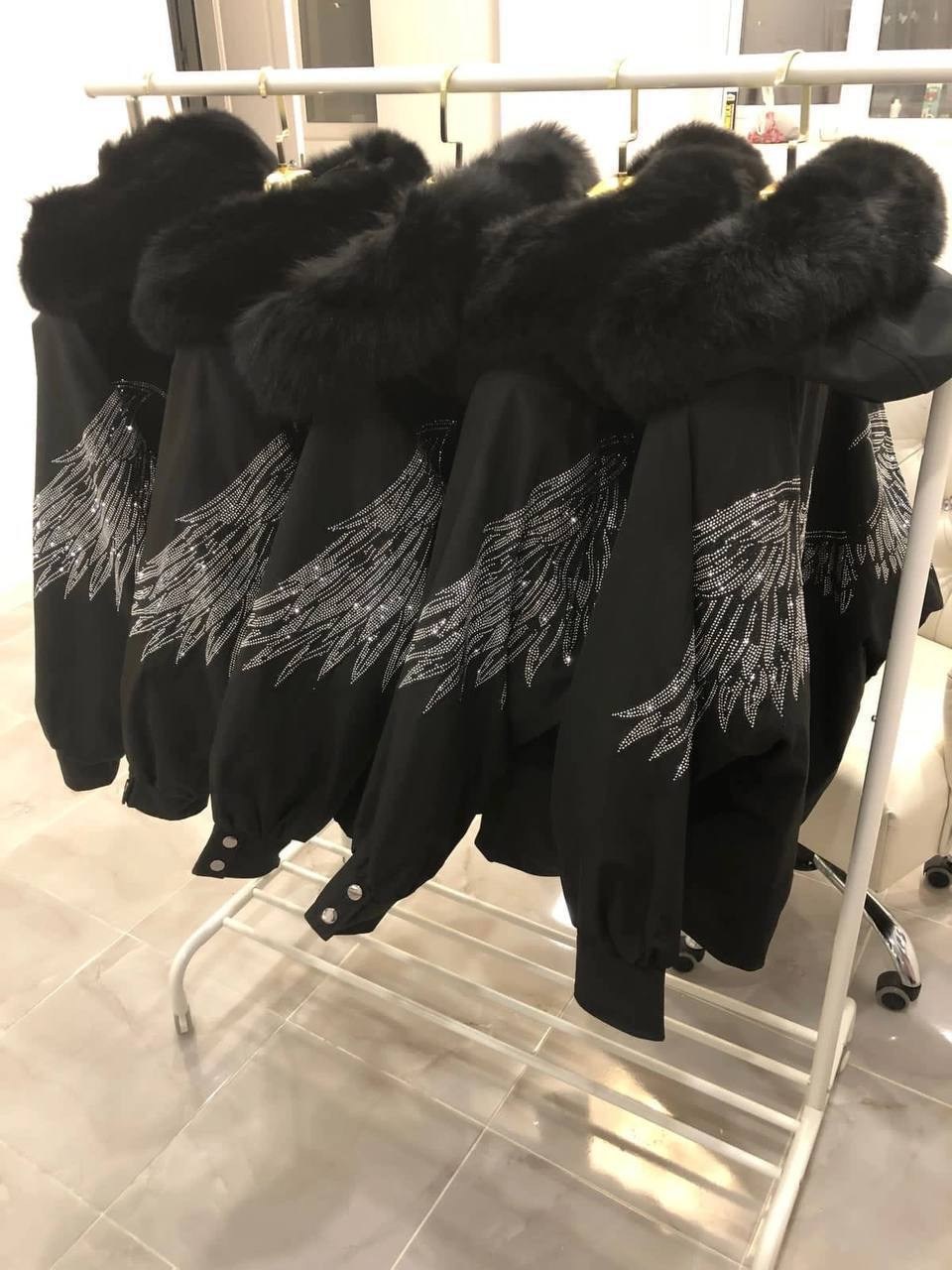 куртка со стразами с меховой подстежкой,куртка всесезонная-бомбер с капюшоном оверсайз крылья,парка всесезонная-куртка бомбер с капюшоном оверсайз крылья,куртка женская зимняя,куртка демисезонная-бомб