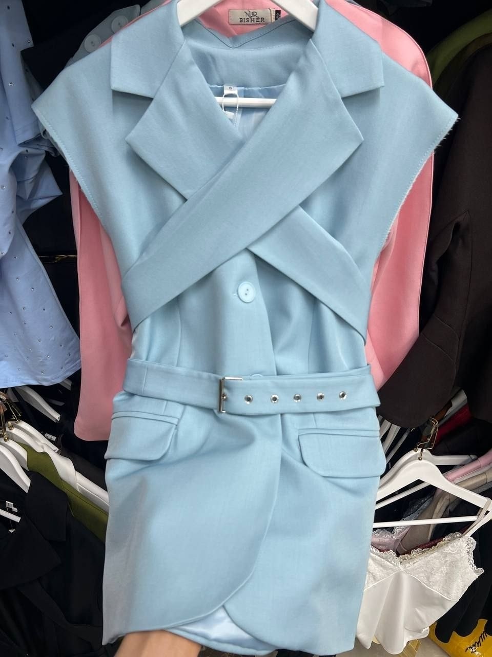 женские жилеты,жилет с поясом,удлиненный жилет,модные жилеты,модный женский жилет