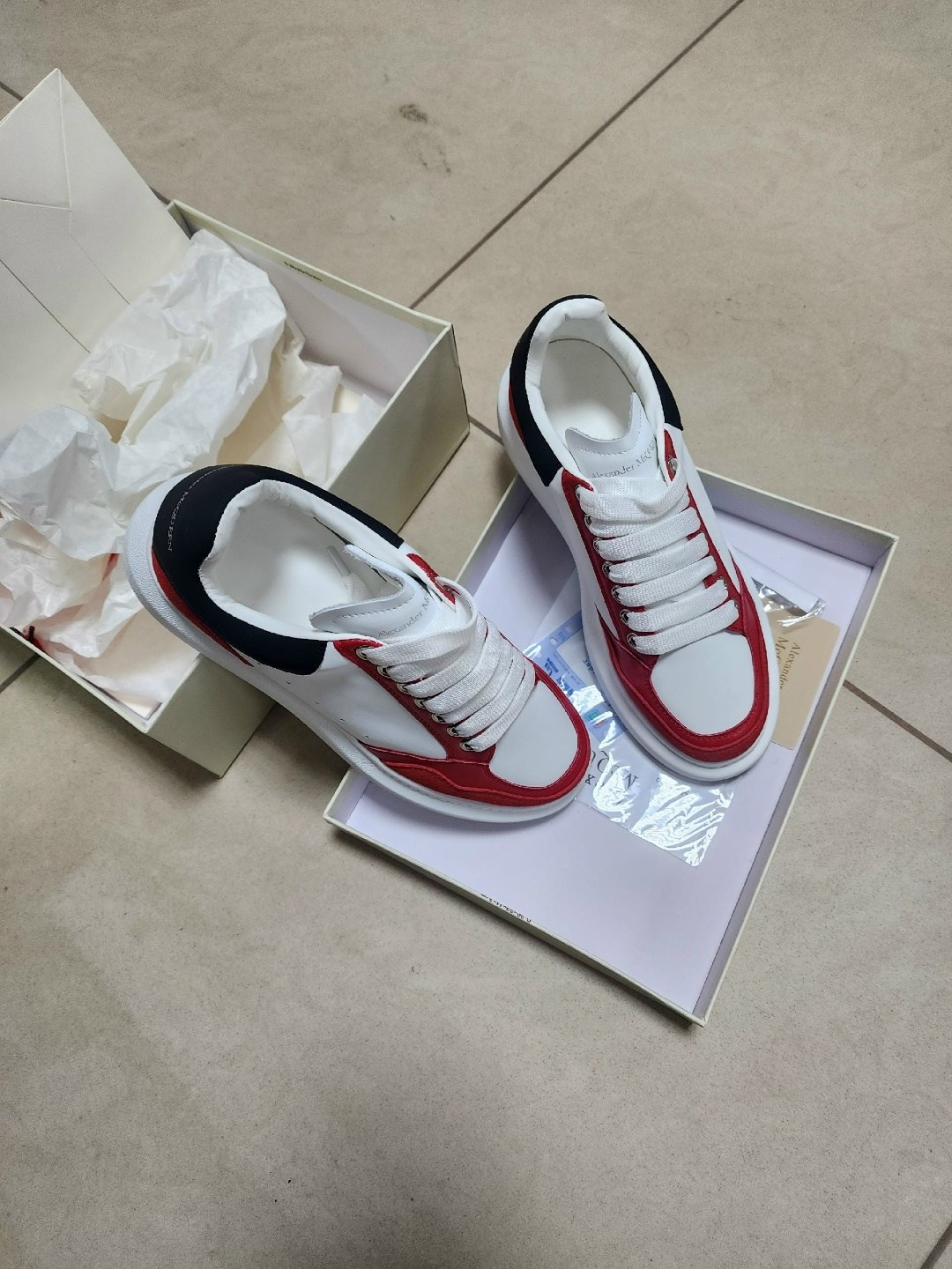 кроссовки alexander mcqueen,кеды alexander mcqueen,alexander mcqueen,кроссовки женские alexander mcqueen,alexander mcqueen женские кроссовки красный цвет