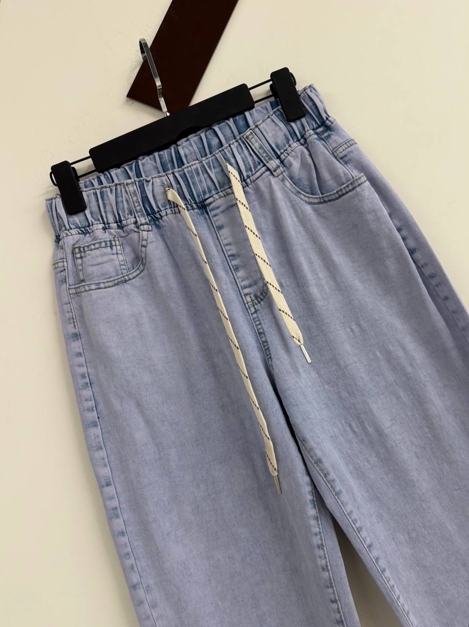 джинсовые брюки,джинсы мом,брюки джинсы,модные джинсы,джинсы широкие