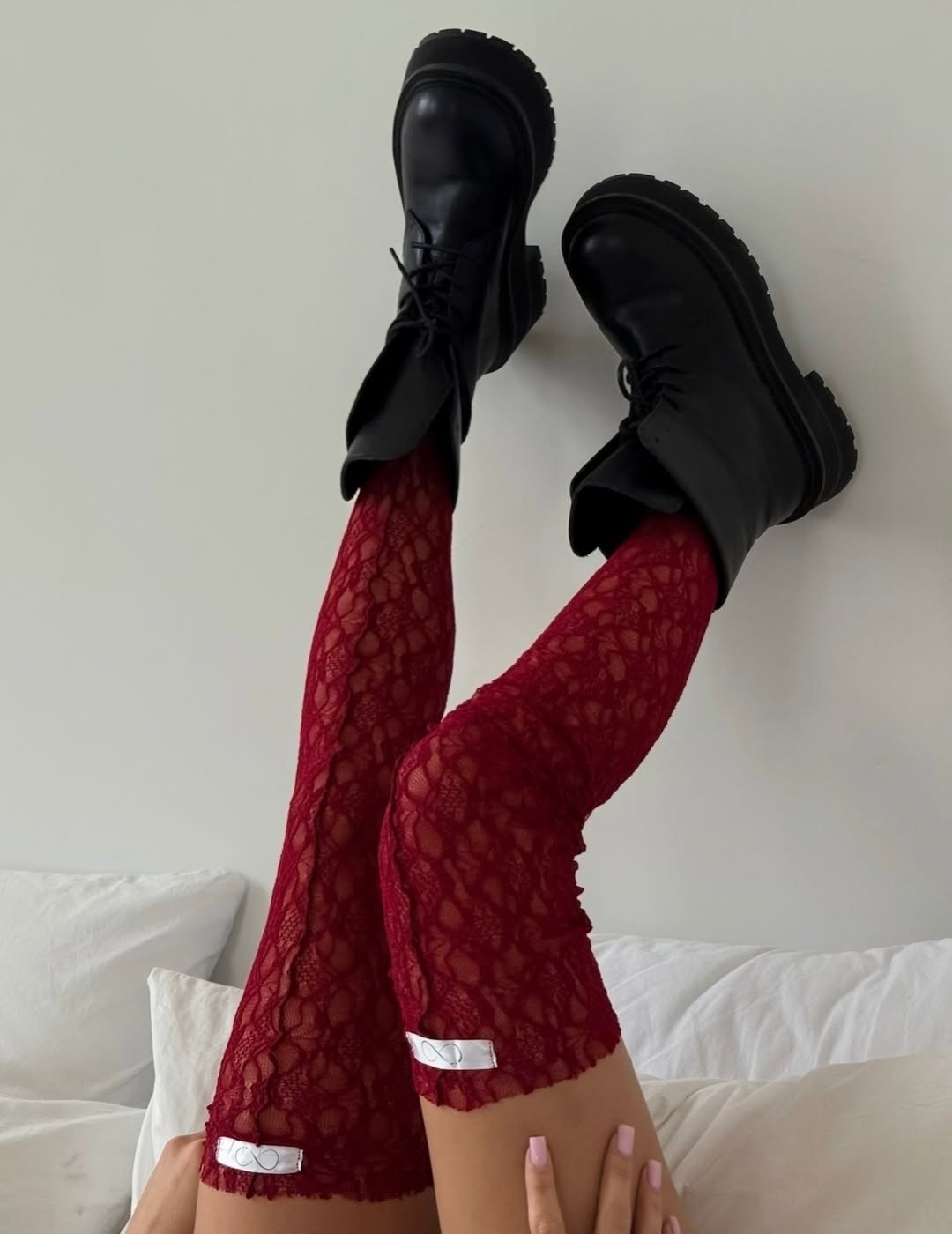 кружевные перчатки,красные перчатки кружево,вязаные чулки,кружевные чулки,кружевные гольфы