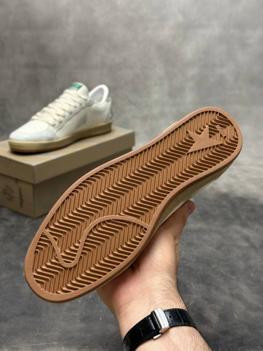 кроссовки golden goose ball star,golden goose кеды ball star с эффектом потертости белый,кроссовки golden goose,sneakers ball star golden goose,golden goose ball star leather sneaker white sand black