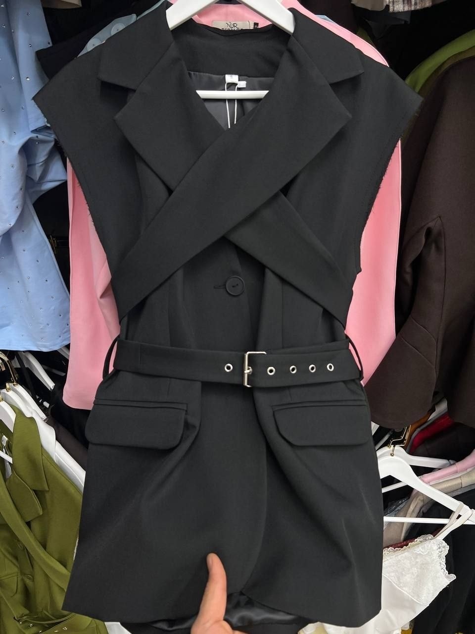 женские жилеты,жилет с поясом,удлиненный жилет,модные жилеты,модный женский жилет