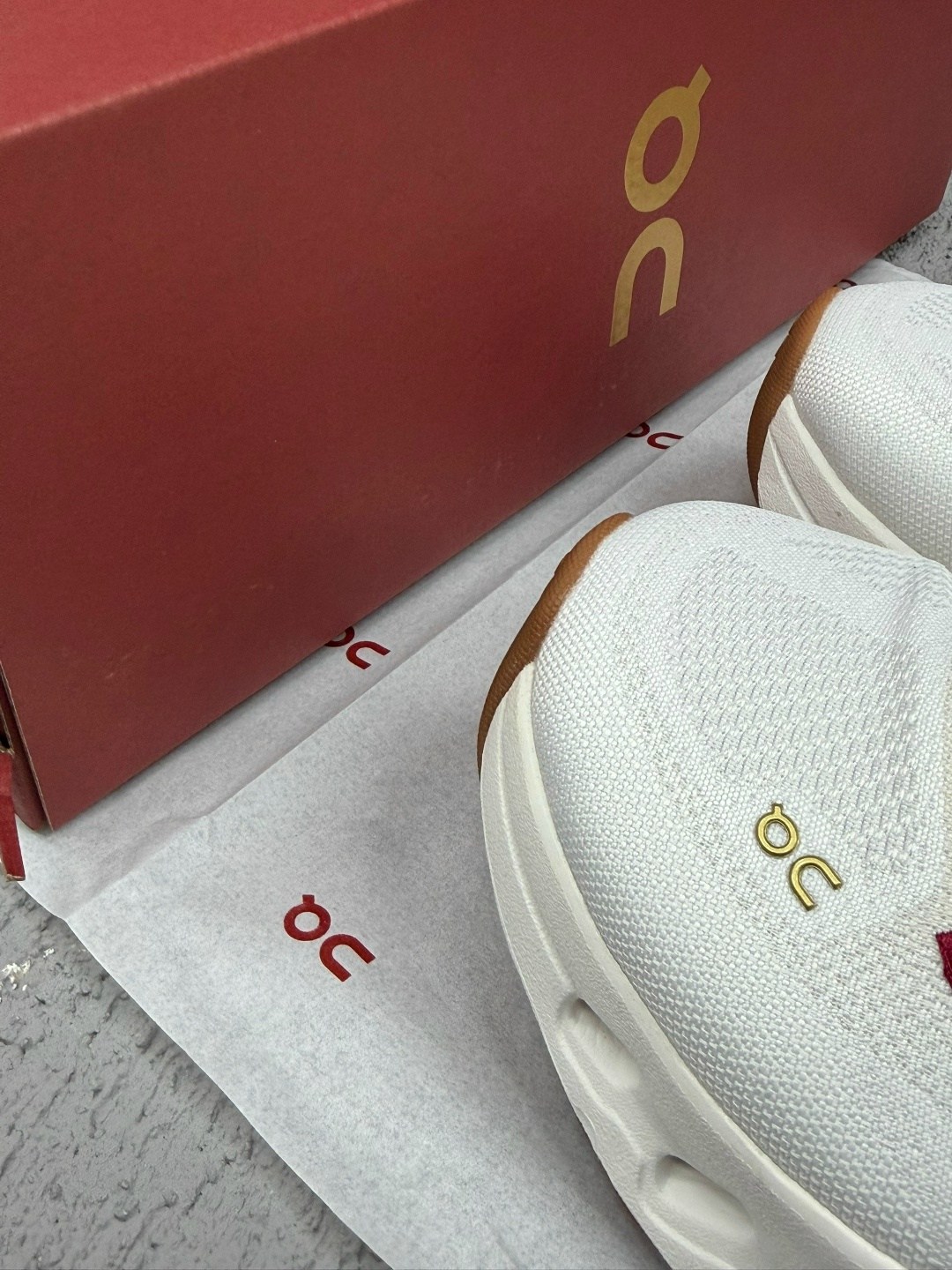 on cloud кроссовки,спортивная ,кроссовки on,кроссовки женскиe,оригинальные кроссовки