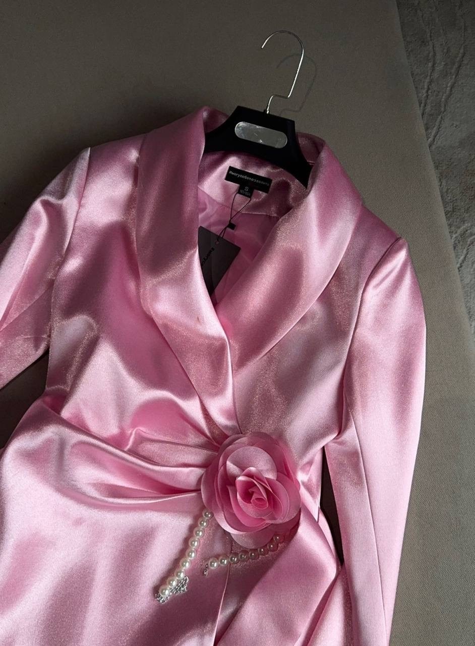 платья атласные,атласное мини платье,розовый наряд,платья,платье шикарное