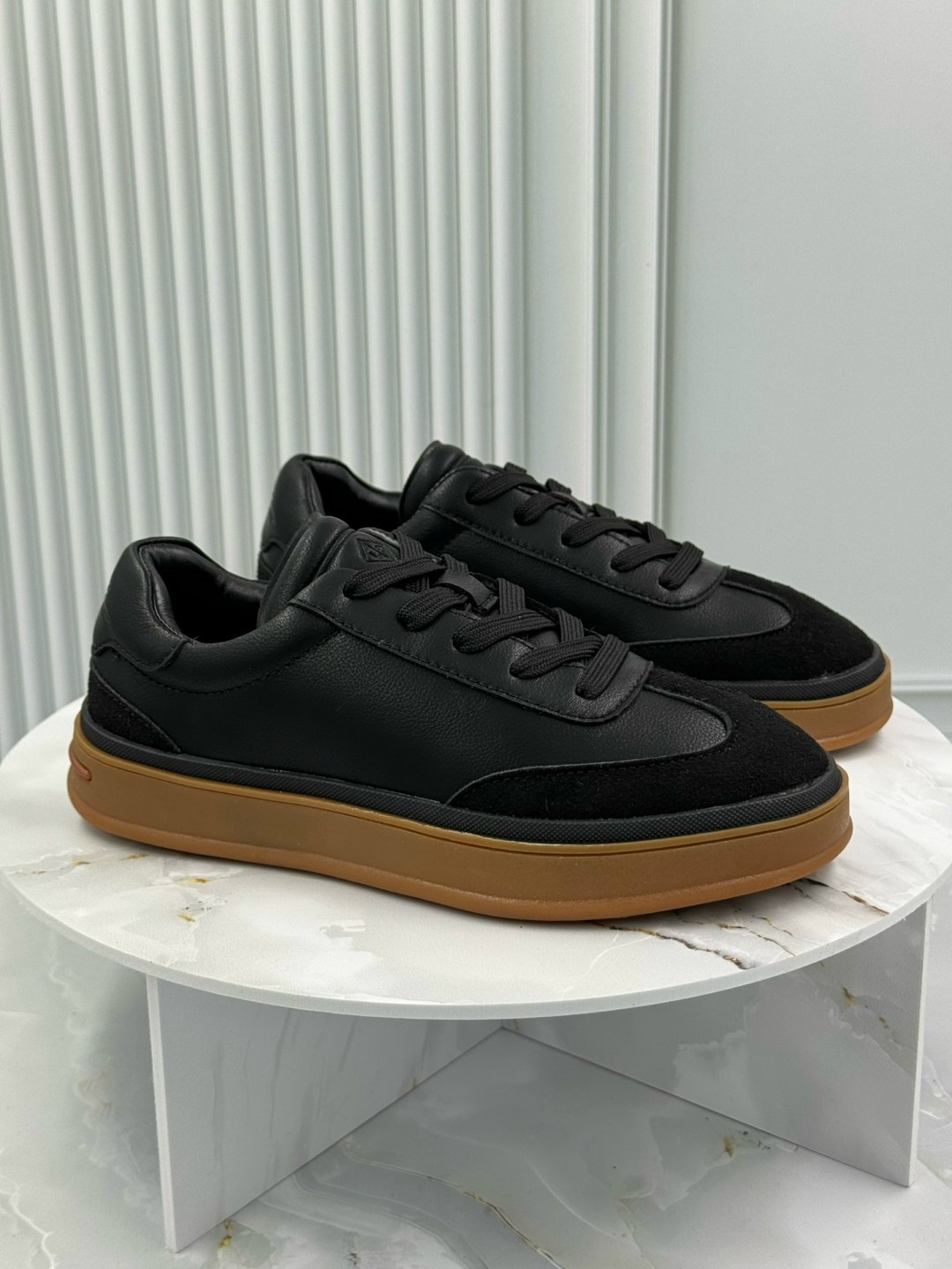 ,кеды loro piana,женские кроссовки из замши loro piana черные,кроссовки loro piana,кеды брендовые