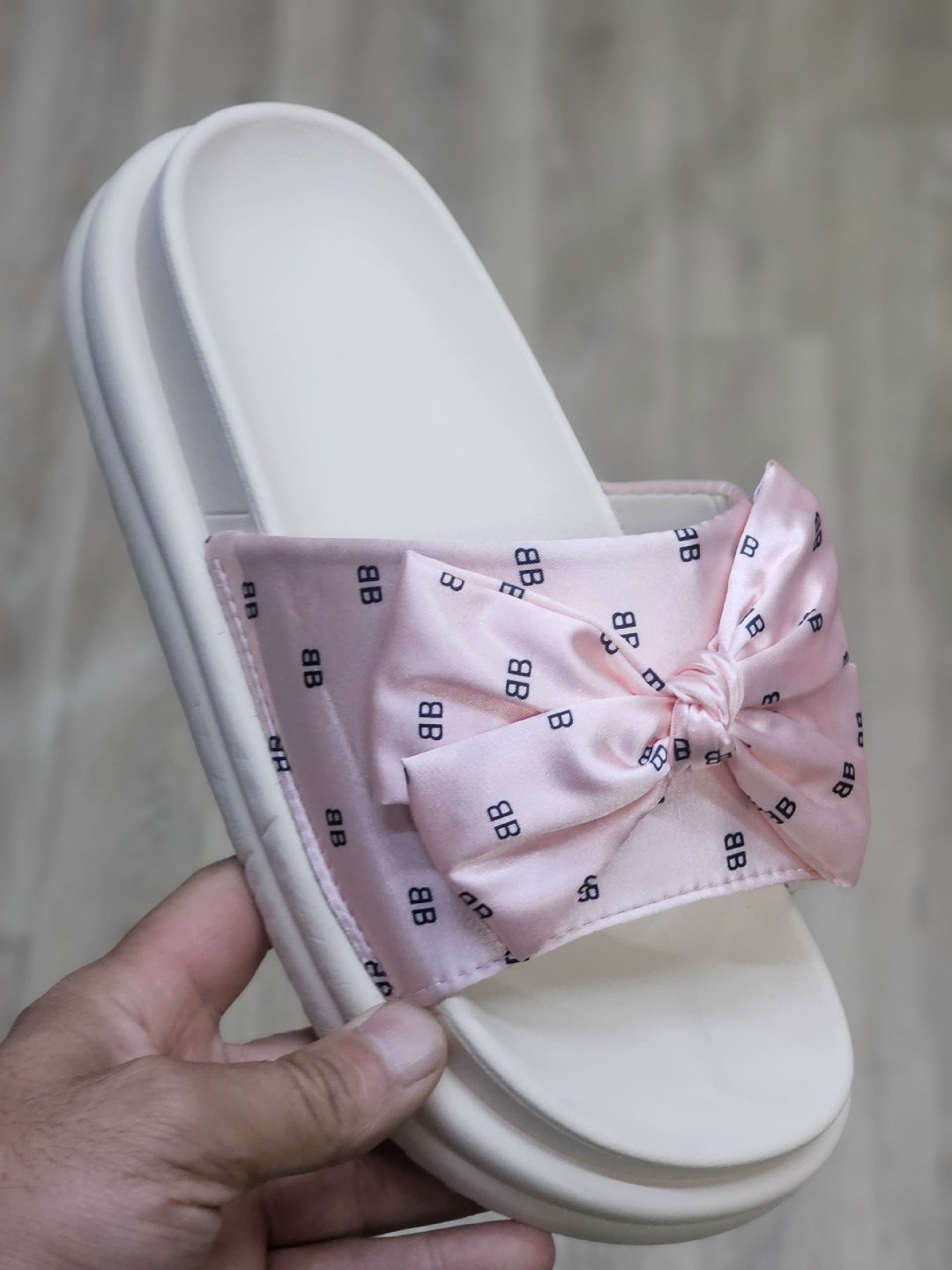 ,женские шлепки,женские шлепанцы,тапочки модные,летние тапочки