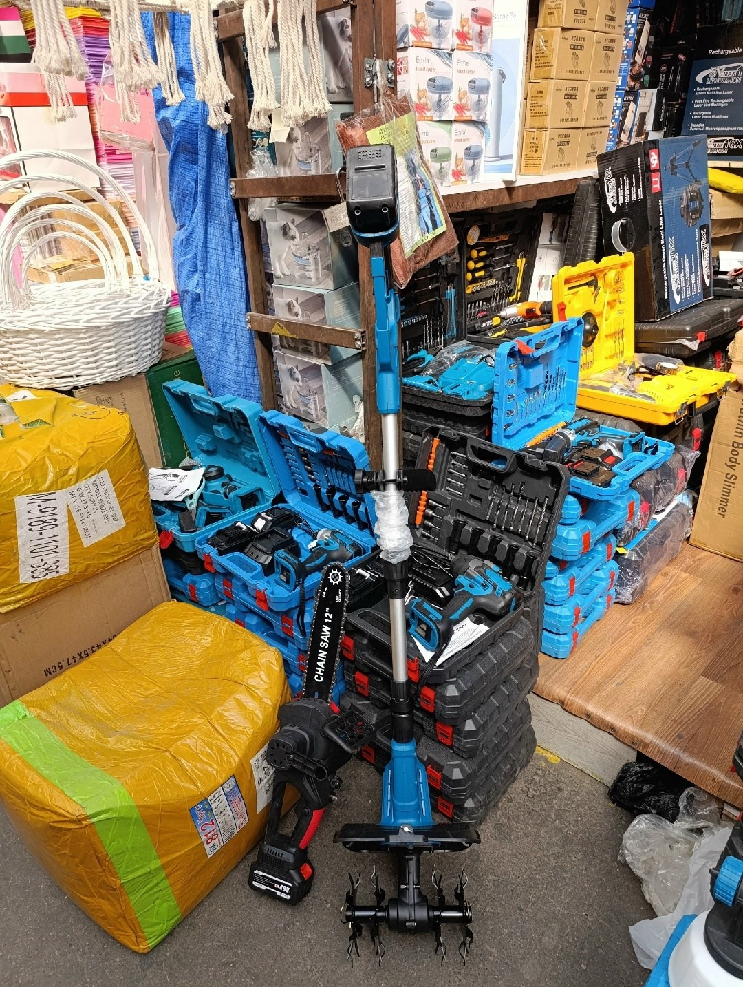 культиватор аккумуляторный,инструмент садовый,культиватор электрический,набор инструмента,садовый инвентарь