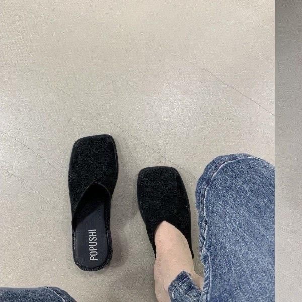 шлепанцы женские,,шлепанцы на плоской подошве,модные тапочки,модные шлепанцы