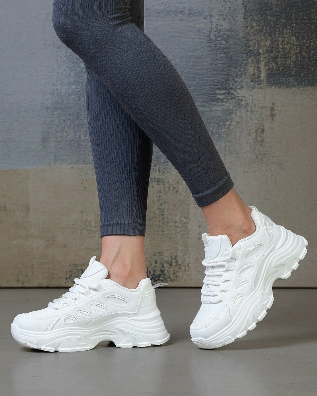 женские белые кроссовки,кроссовки женские,белые кроссовки,женские массивные кроссовки,кроссовки женские на массивной подошве